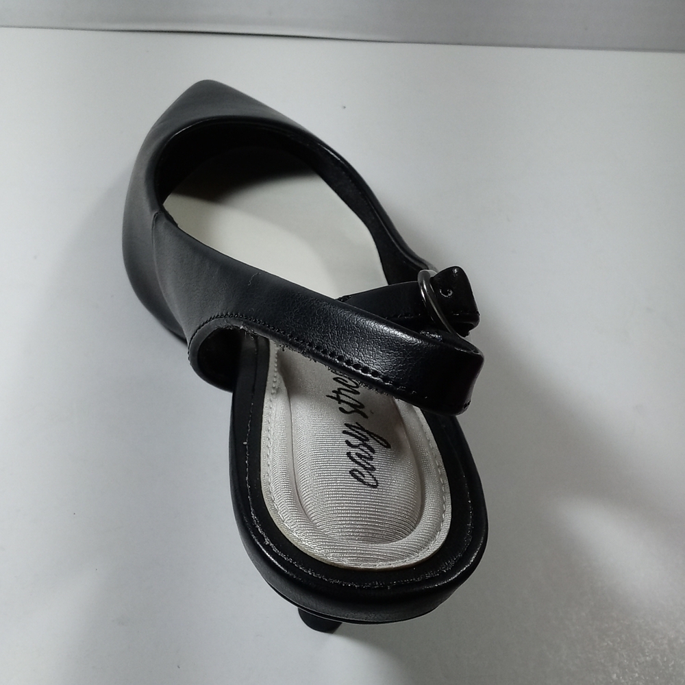 Shoes - Picture 2 of 5